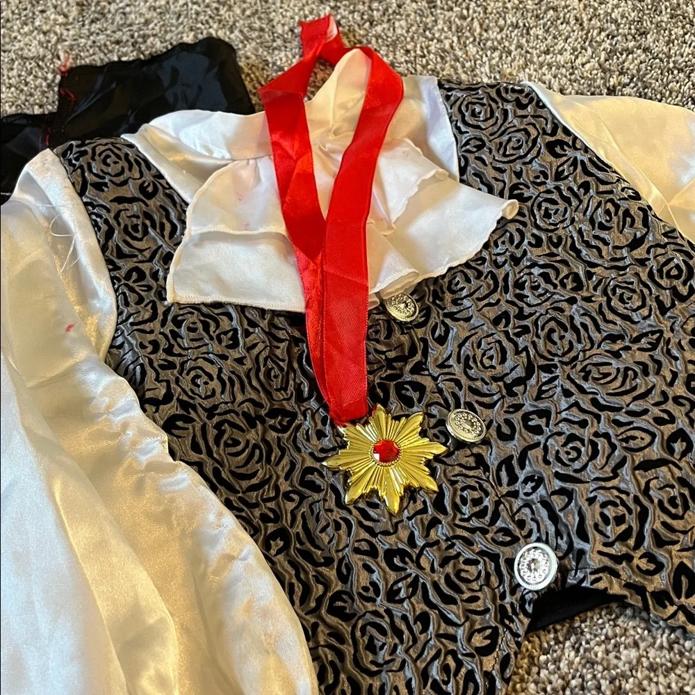 🎃Spirit Halloween Black and White Vampire Costume for Kids, Size Medium 8-10